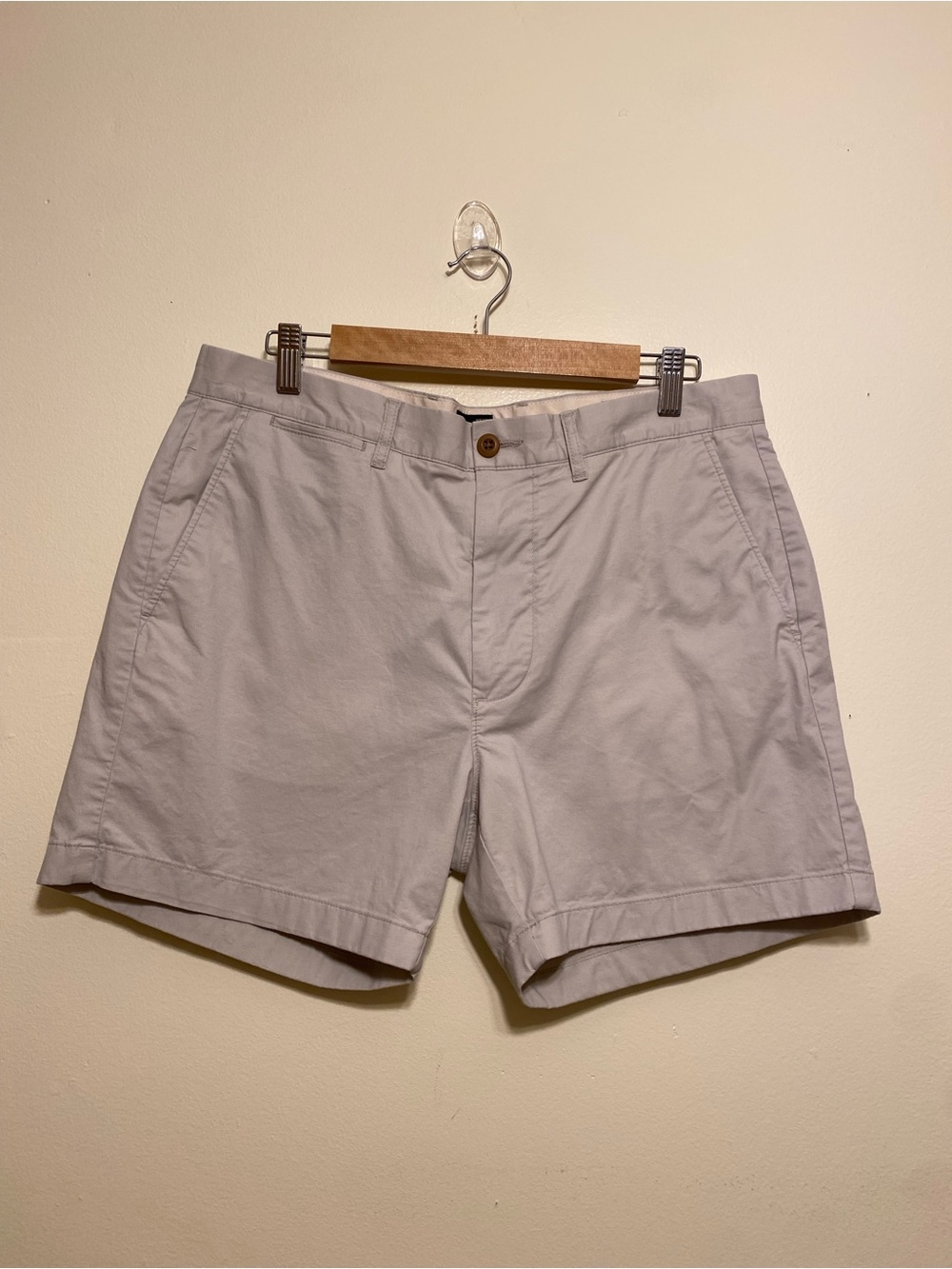 J. Crew Men's Flat-Front Chino Shorts in Light Gray. Size 33 . Style BE050